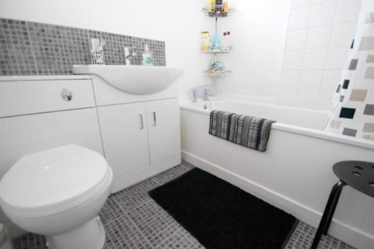 Вілла Cosy 2-Bed House In Кінлокберві Екстер'єр фото